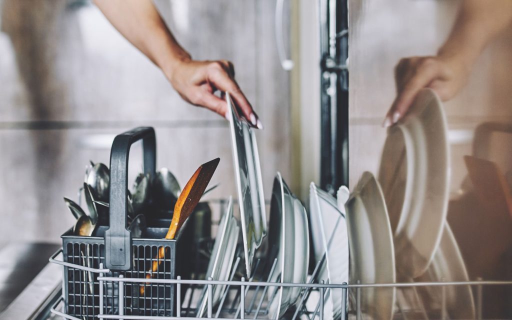 Oprez: 10 stvari koje vaša mašina za suđe može oštetiti