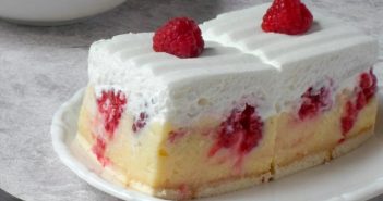 Brzo i bez pečenja: Kremaste kocke s malinama