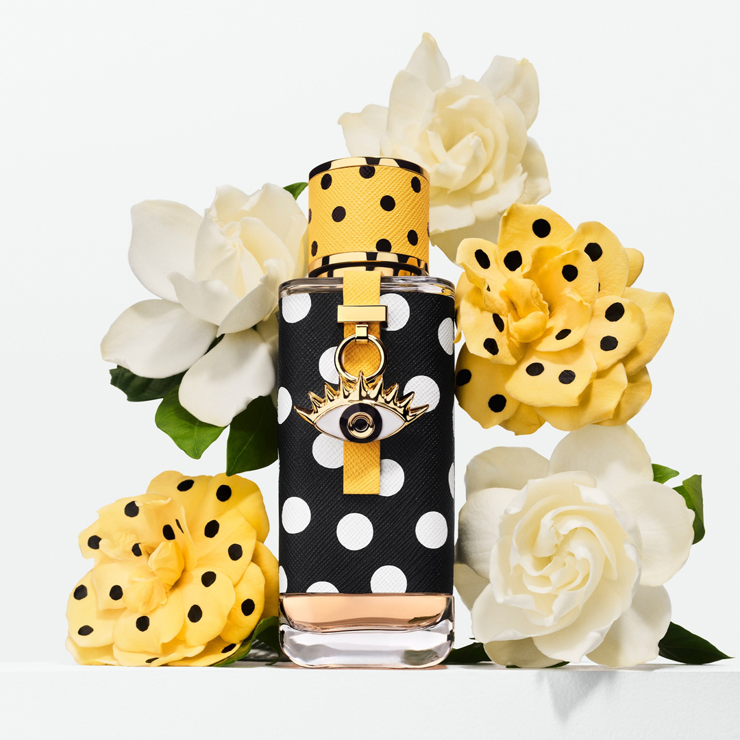 Carolina Herrera Fearless & Fabulous Dot Drama limitirano izdanje parfema u crno-bijeloj bočici sa tufnama i zlatnim detaljima.