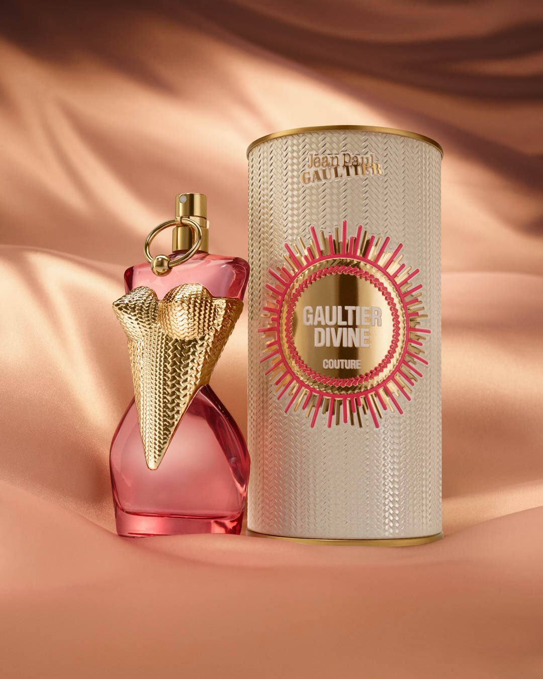 Jean Paul Gaultier Divine Couture parfem u prepoznatljivoj bočici u obliku zlatnog ženskog korzeta.