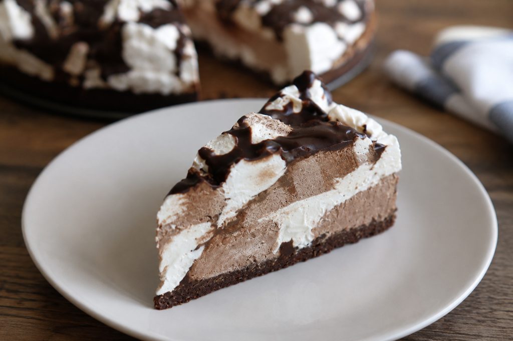 Brzo i bez pečenja: Kinder sladoled torta