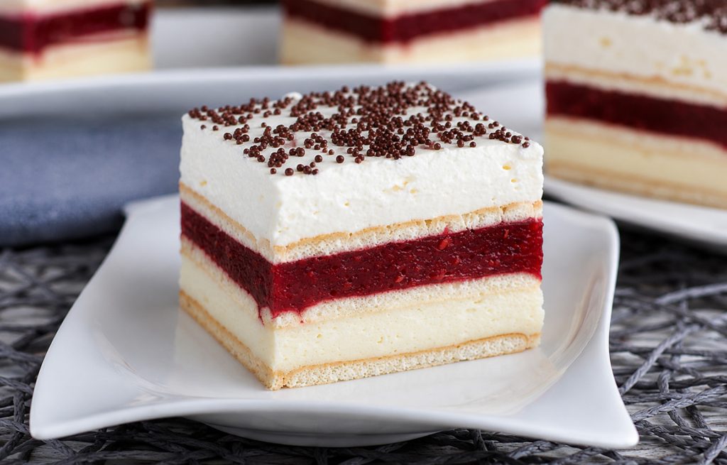 Brzo i bez pečenja: Fantastično kremaste malina kocke