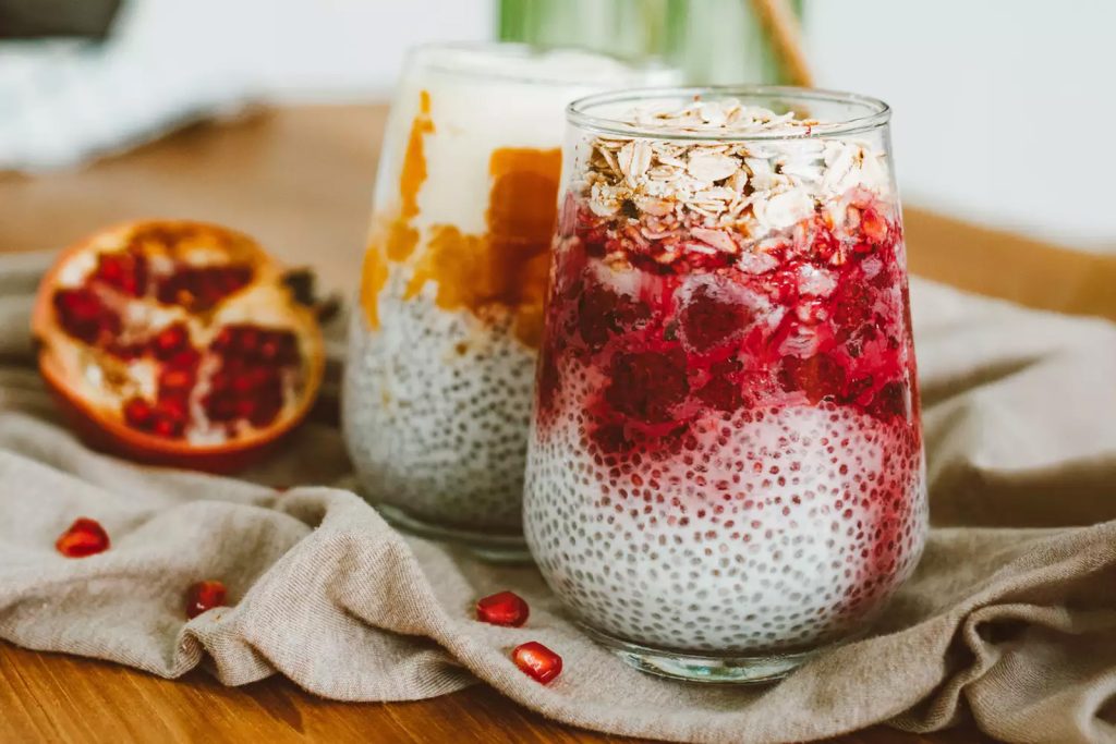 Puding od čia sjemenki s voćem i zobenim pahuljicama, jedna od užina bogatih kalcijumom.