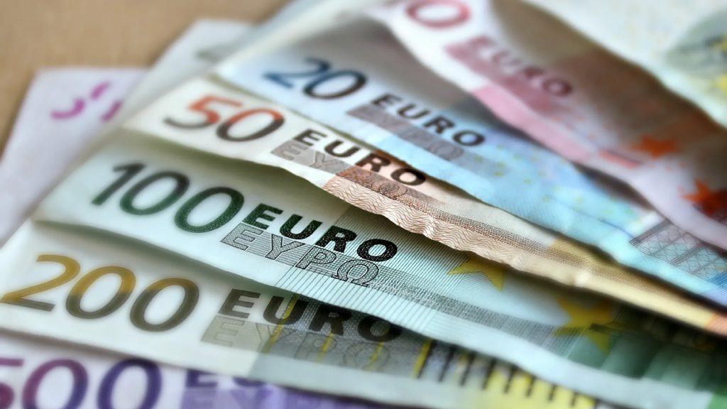 Do 13. avgusta ova 3 znaka mogla bi dobiti novac kojem se nisu nadali Novčanice eura koje simbolizuju neočekivani novac za tri horoskopska znaka do 13. avgusta.