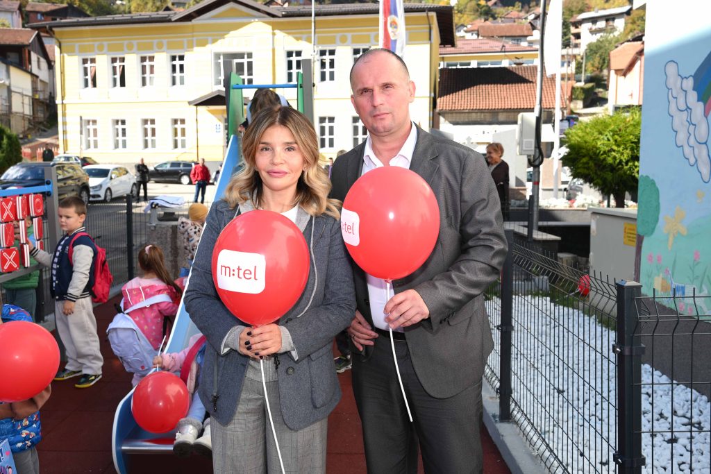 Investicija u radost i budućnost Čajniča: m:tel otvorio 60. poslovnicu u BiH i poklonio moderno dječije igralište